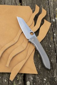 Image of the Paysan cutting through leather