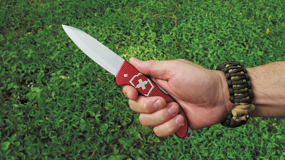 Victorinox Hunter Pro in hand