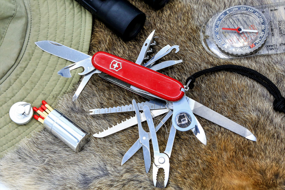 Old victorinox sak scissor's screw