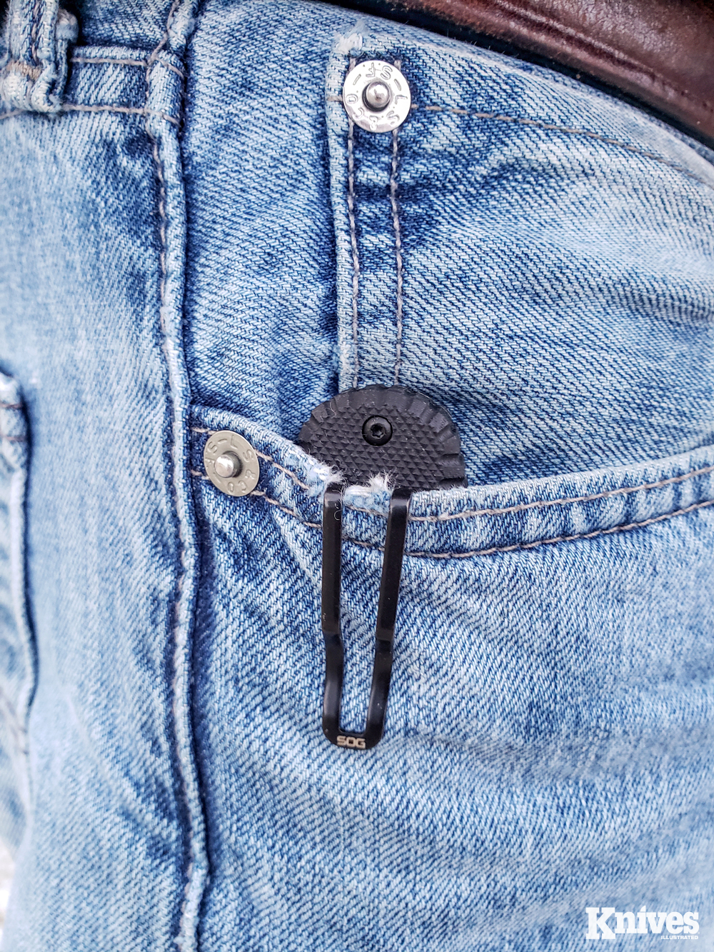 The deep carry pocket clip seats the knife unobtrusively in the pocket, yet still keeps it accessible for an easy draw.