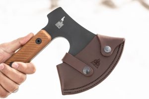 The TOPS High Impact comes with a quality leather sheath.