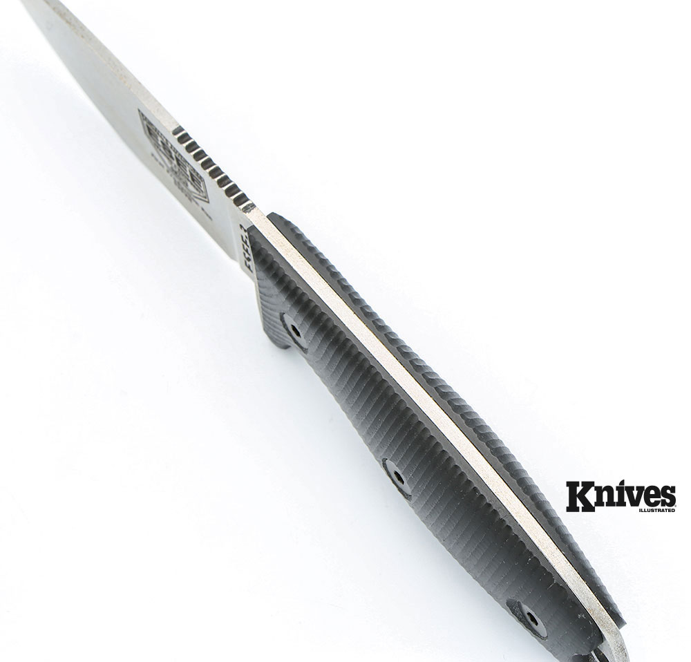 The new contoured 3D G10 scales on the ESEE-3 S35VN show some gentle subtle curves.