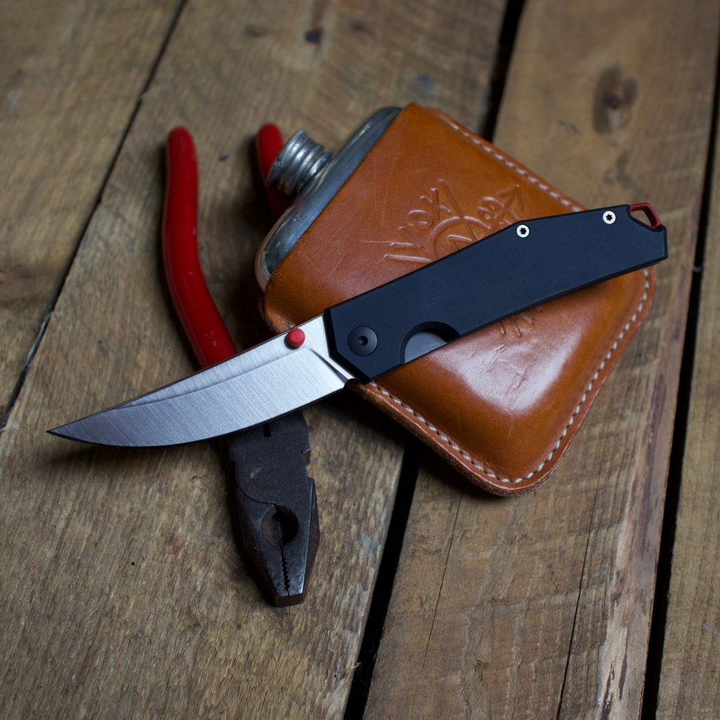 The ACE Clyde is a liner lock with a 3-inch blade of N690 steel.