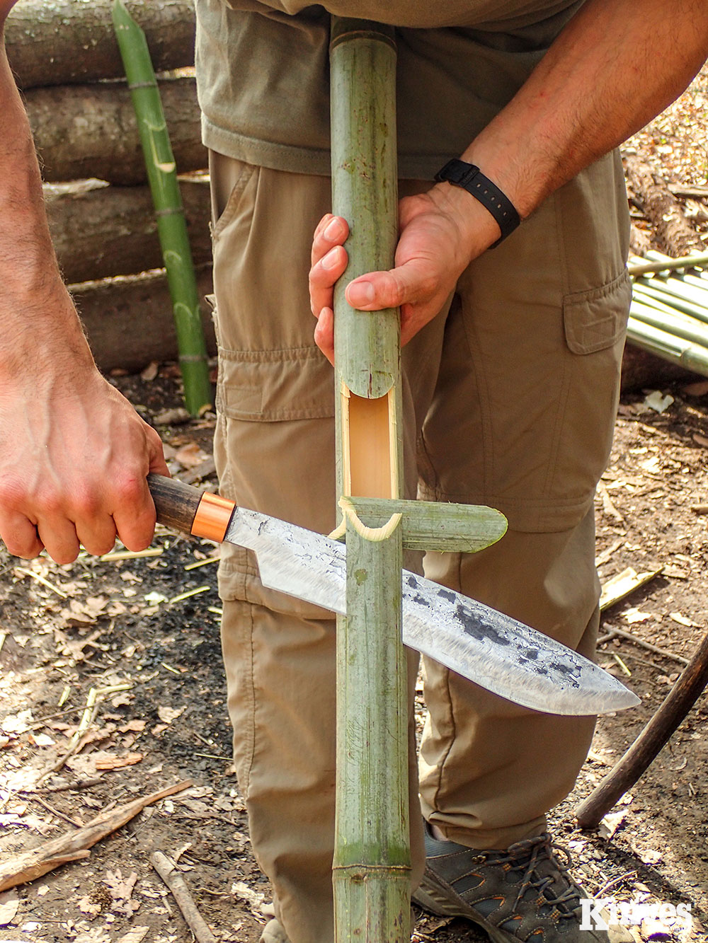 The author made a rice maker with the Golok 135 on some thin-walled, green bamboo. This is a jungle-style rice maker from jungle survival training in the Philippines and requires a sharp blade.