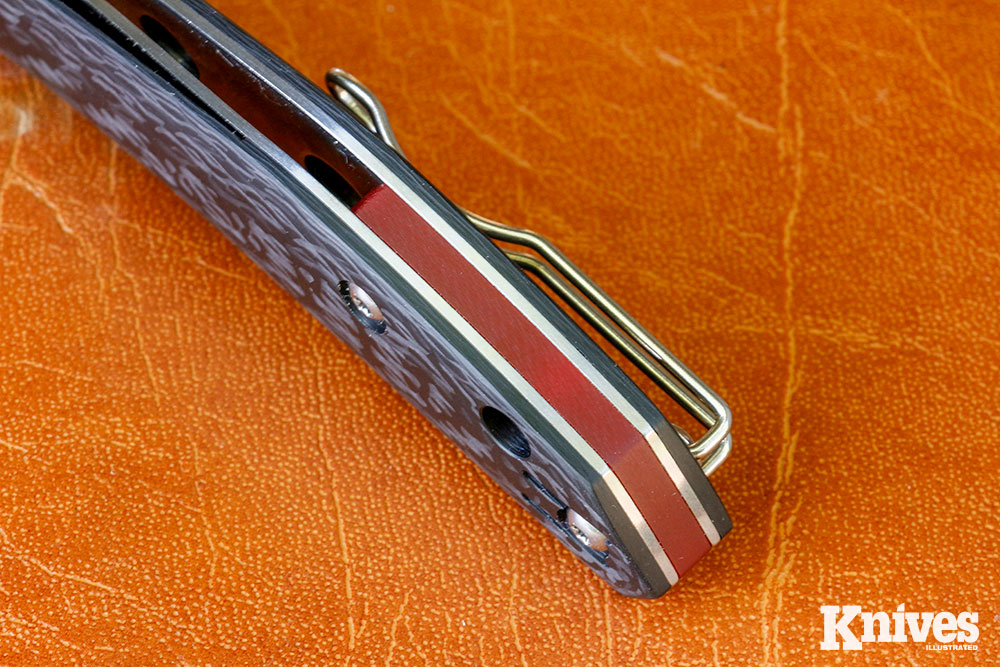 The Kapara’s red spacer is a tribute to the Australian spider from which the knife derives its name.