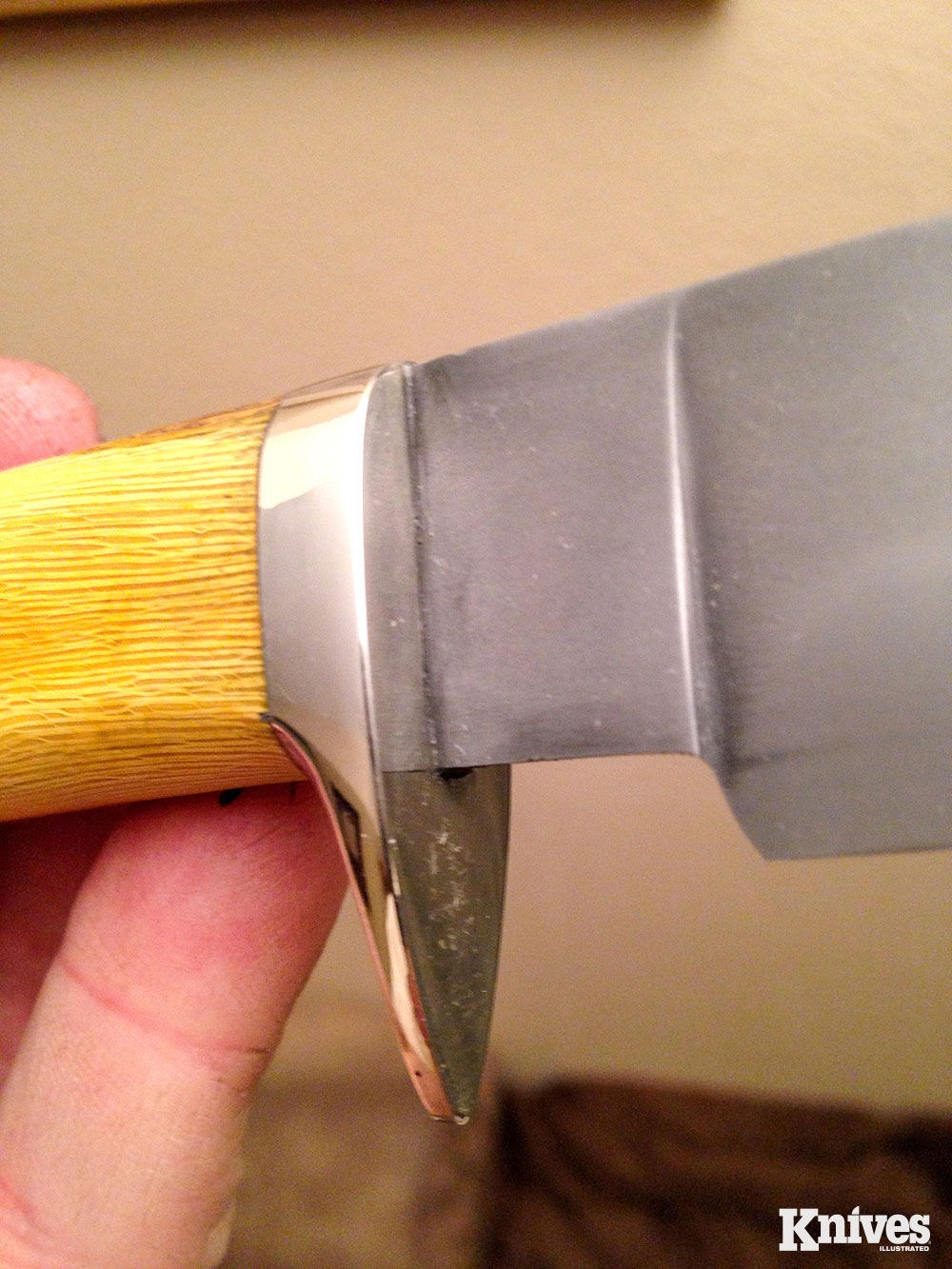 This forged hunter by Jason Fry shows a clean plunge, an even finish, and a tight guard fit with no gaps.