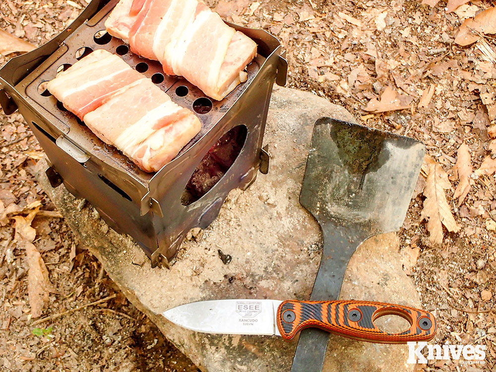 Überleben Stöker Flatpack Titanium Stove used as a small griller. 