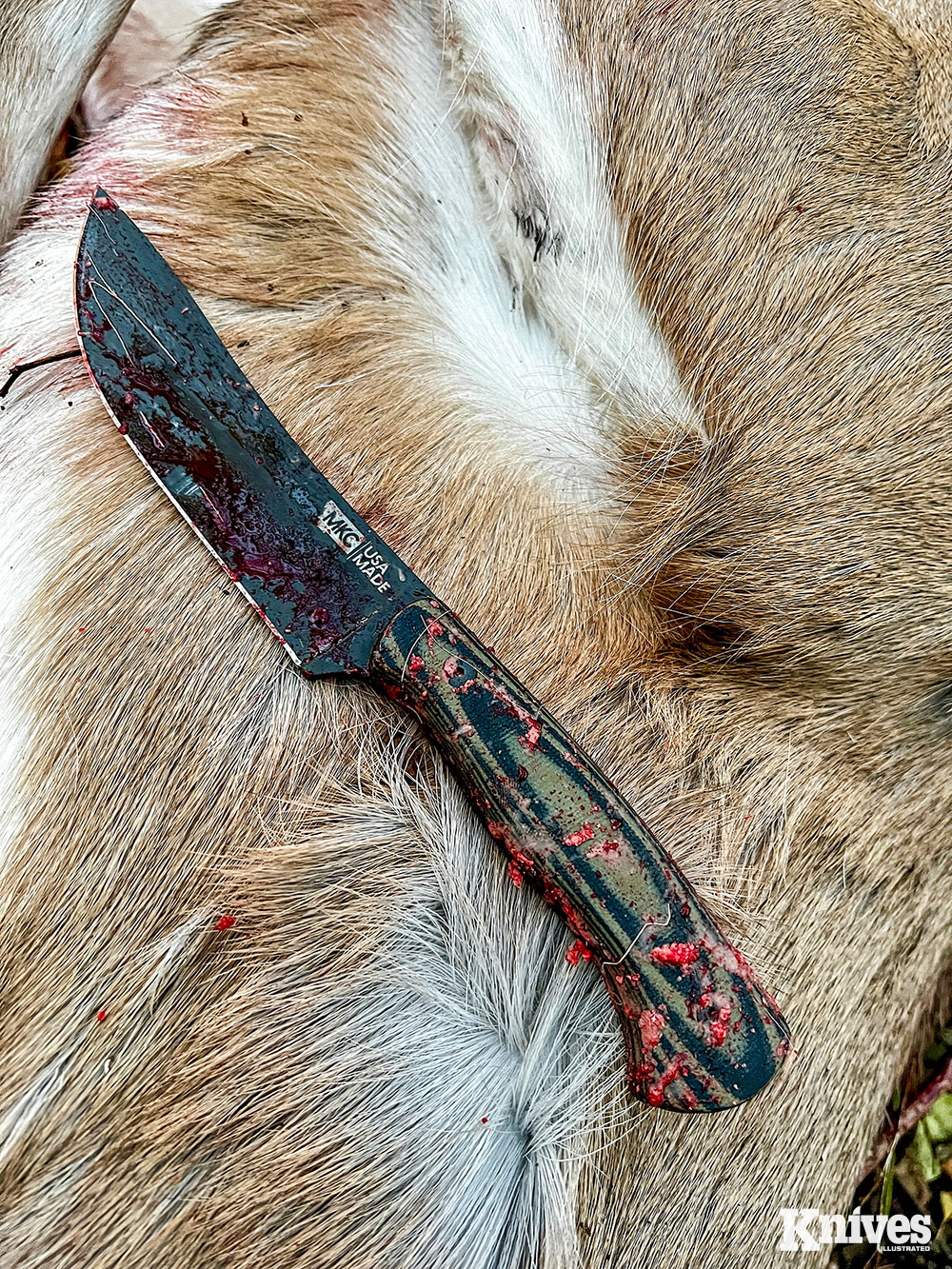 The G10 handles of the Stonewall provide good traction even when bloody.