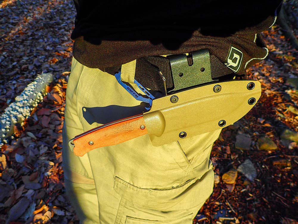 The author carried the Gasper 4 scout-style and cross-draw