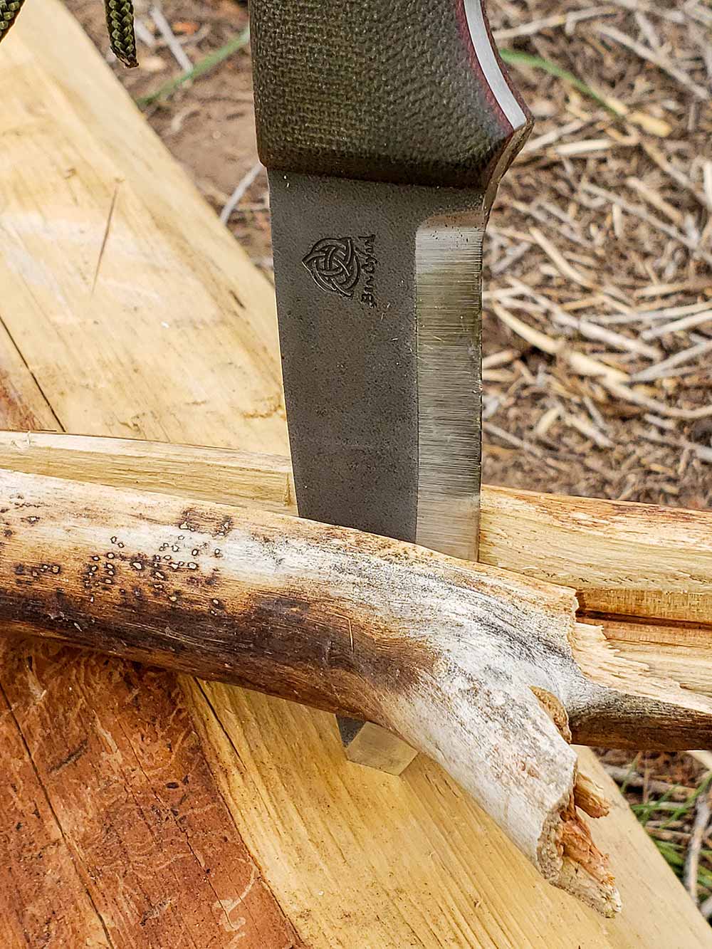 The author used the Orford Trapper for tip-first firewood splitting.