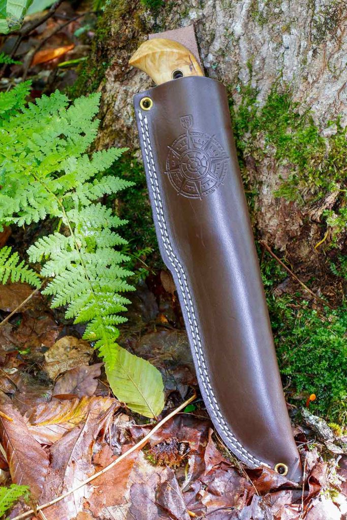 The Helle Nord comes with a handcrafted leather, pouch-type sheath