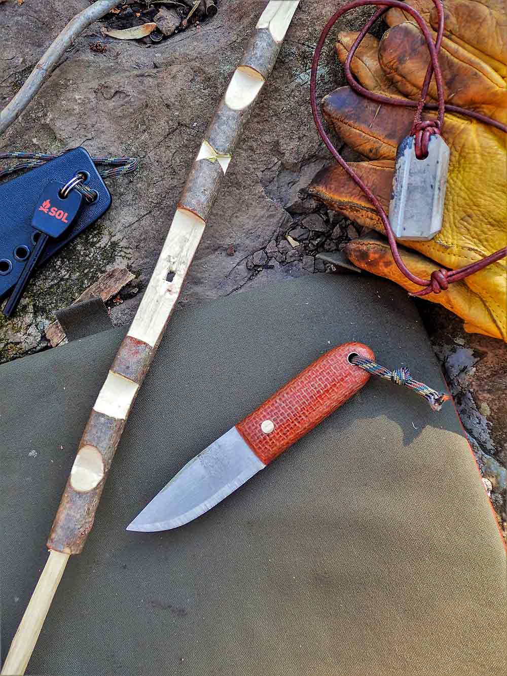 A small neck knife